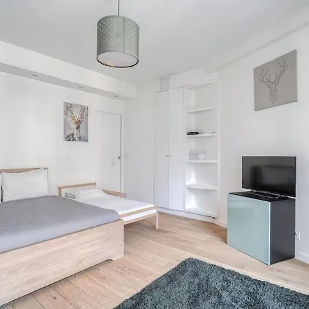 Tour Eiffel - Champs-elysees Apartament